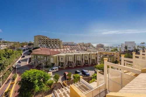 Golden Orlando Sunny Terrace Home by Love