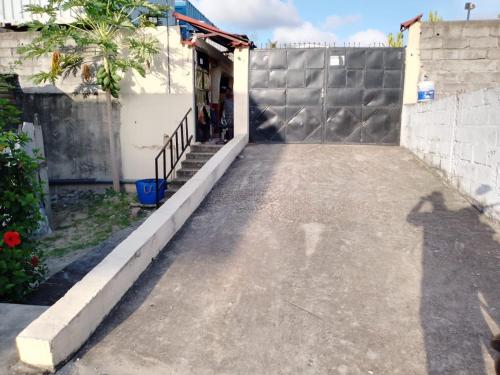 a driveway in front of a house with a fence at studio brasserie in Pointe-Noire