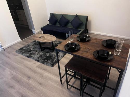 a living room with a table and a couch at Central 4 bedroom house in the heart of Birmingham city with Free Parking, and sleeps up to 8! in Birmingham