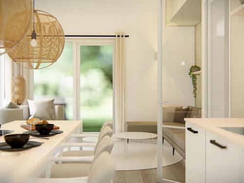 uma cozinha branca com uma mesa e uma sala de jantar em Beautiful holiday home in Voorthuizen in a wonderful setting em Voorthuizen