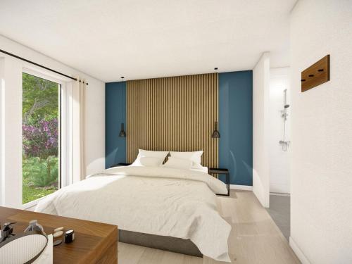um quarto com uma cama branca e paredes azuis em Lovely holiday home in Voorhuizen with garden em Voorthuizen