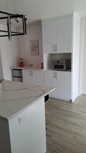 Modern and Cozy Complete House – Photos 3