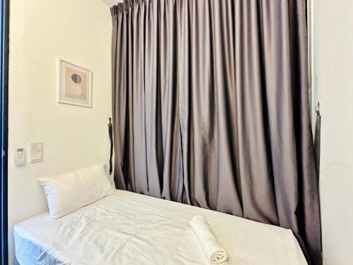 a bed in a room with a curtain at New 2BR or 3BR Cozy Urban Suite Homestay at Georgetown8-10pax by URBAN STAYCATIONS LOD in Jelutong