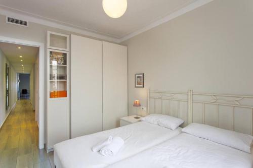 Bright & Spacious Family Flat in Central Barcelona