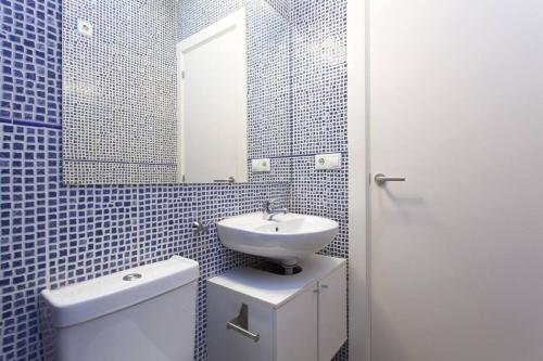Bright & Spacious Family Flat in Central Barcelona