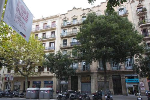Bright & Spacious Family Flat in Central Barcelona