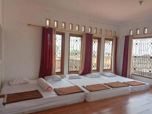 Katil atau katil-katil dalam bilik di Rumah Villa untuk liburan keluarga besar