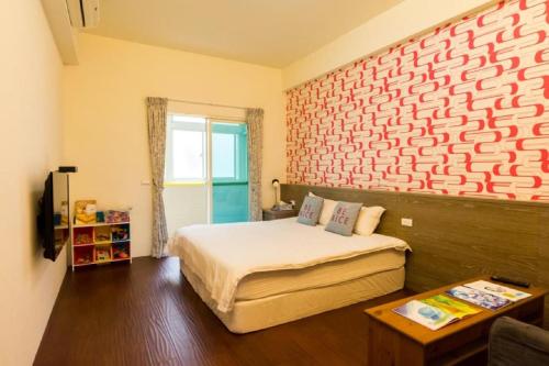 a small bedroom with a bed and a table at D3 Classic BNB in Wujie