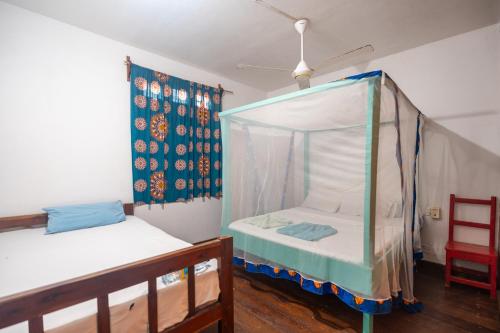 Кровать или кровати в номере Kiungani Lodge