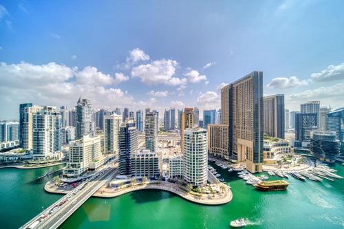 Enticing space With Marina View Near the Beach!