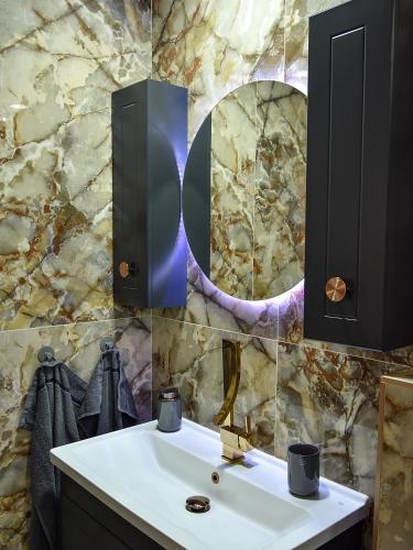 a bathroom with a sink and a mirror at Апартамент Девио in Ruse