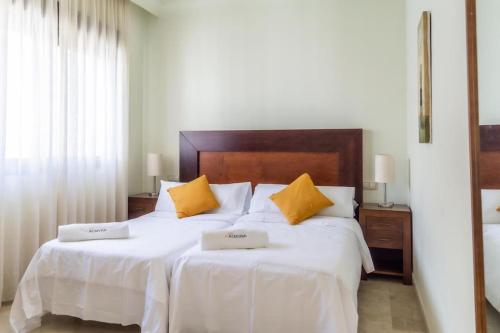 En eller flere senge i et værelse på Apartamento Almyra Roda Golf