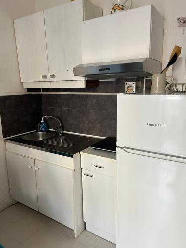 Bright Studio with Private Balcony in Nice Port