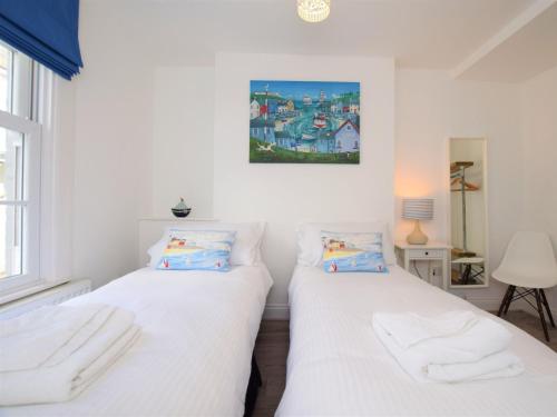 Postel nebo postele na pokoji v ubytování 3 Bed in Brixham 75230