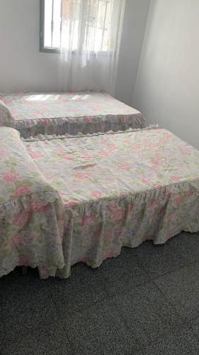 two beds sitting next to each other in a bedroom at La Pontezuela in Chipiona
