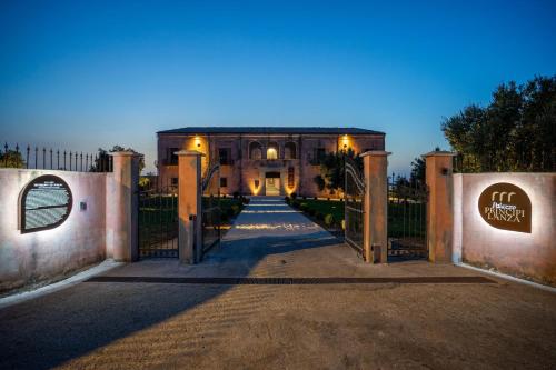 Φωτογραφία από το άλμπουμ του PALAZZO PRINCIPI LANZA σε San Nicola Arcella