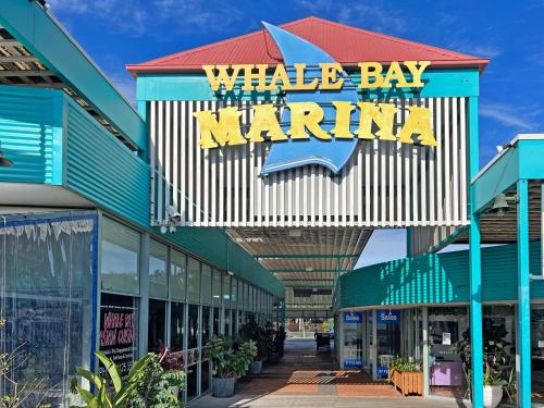 Family-friendly Seaside Gemに飾ってある許可証、賞状、看板またはその他の書類