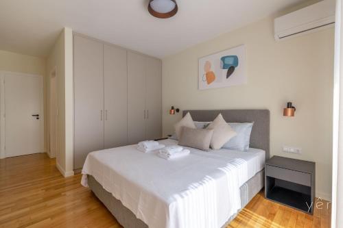 Large 2Bedroom, 2Bathroom Flat with Dining Space & Free Parking
