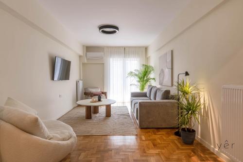 Large 2Bedroom, 2Bathroom Flat with Dining Space & Free Parking