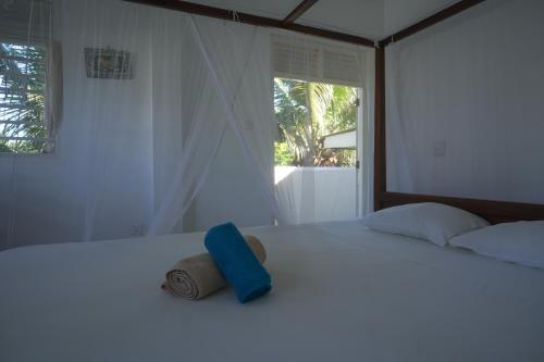 a bed with a hat and a towel on it at Casa Tharin Madiha in Matara