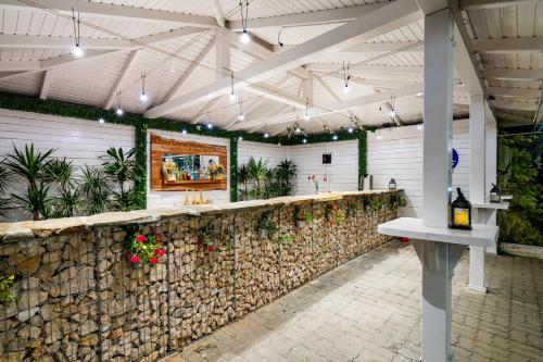 a stone bar in a building with a stone wall at Casa Augsburg in Băneşti