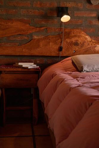 Ένα ή περισσότερα κρεβάτια σε δωμάτιο στο El Hostal del Rio