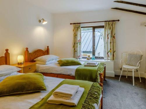 Katil atau katil-katil dalam bilik di 2 Bed in Woolacombe 28803