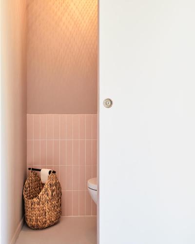 a bathroom with a toilet and a sink at Petit coin de paradis avec jardin privé et piscine in Saint-Maximin-la-Sainte-Baume