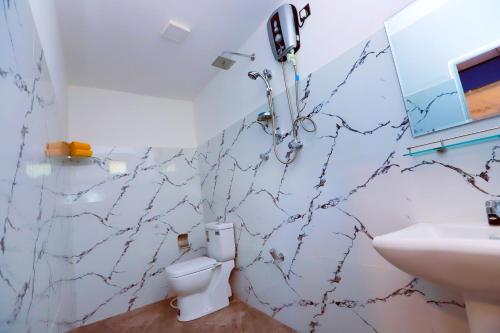 Koupelna v ubytování Dinsara Pearl Villa