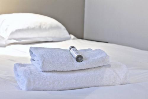 1 bedroom apt only 15 min walk to The Louvre