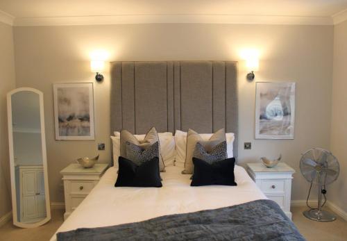 a bedroom with a large white bed with pillows at Springfield Lodge Bed and Breakfast in Stirling