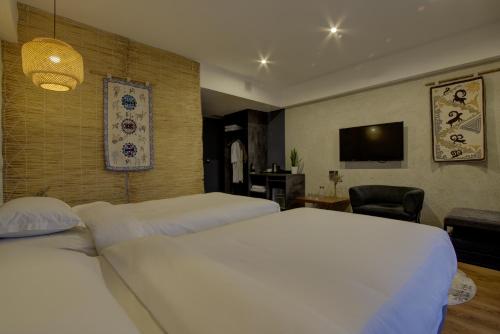Una cama o camas en una habitación de Olimp Hotel