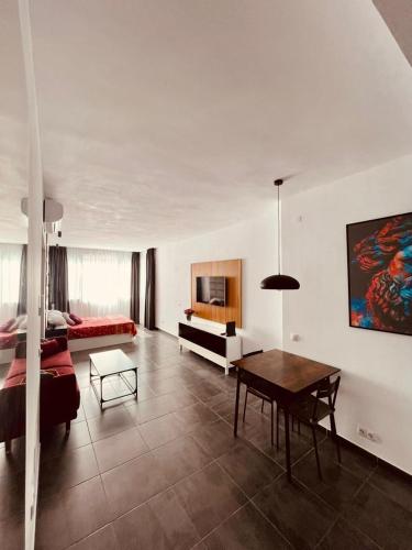 a living room with a couch and a table at 2 Estudios junto La Nogalera in Torremolinos