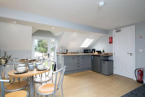 Kuchyň nebo kuchyňský kout v ubytování Modern en-suite room in country PubRestaurant 1 - Pass the Keys