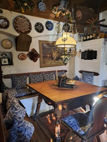 a dining room with a wooden table and chairs at Altfraenkische Weinstube in Rothenburg ob der Tauber