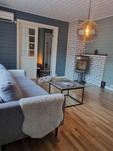 Foto dalla galleria di Stor leilighet med 4 senger sentralt i Førde a Førde