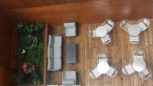an overhead view of a patio with tables and chairs at Mercure Paris Bastille Marais in Paris