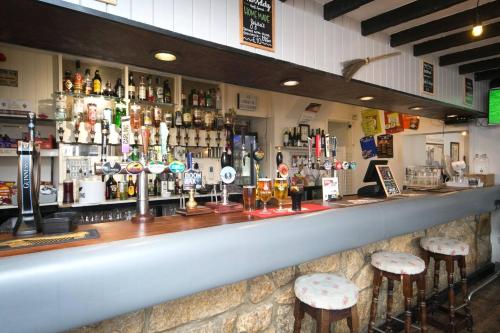 Lounge atau bar di Pass the Keys Modern en-suite room in country PubRestaurant 3