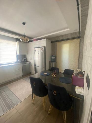 a kitchen with a table and chairs in a room at Konuk evi in Karaköprü Köyü