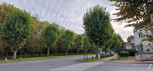 Photo de la galerie de l'établissement Le Sleipnir - Appartement cantilien calme (proche gare SNCF), à Chantilly