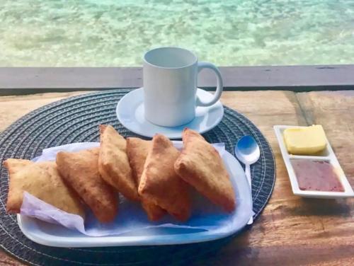 Makanan di atau berdekatan hotel