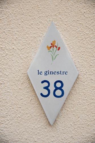 a sign on a wall that says ileness at Ginestre38 in Pula