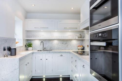 Kjøkken eller kjøkkenkrok på Luxury Residence in Prime London