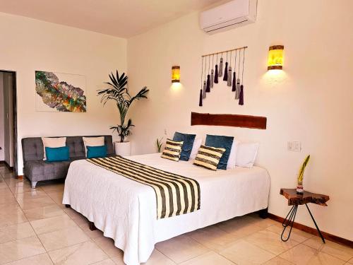 Ένα ή περισσότερα κρεβάτια σε δωμάτιο στο Mayan Majesty Boutique Hotel