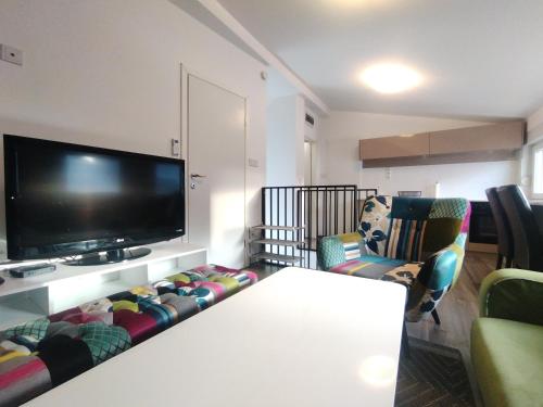 Apartment Sitar