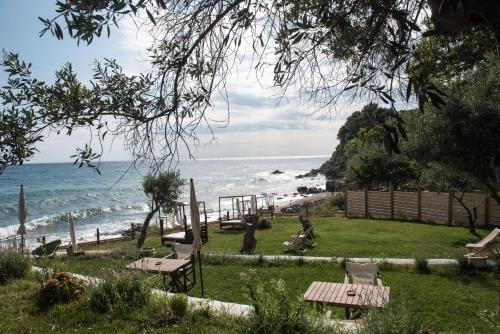 Gallery image of La Baia Guest House in Karítsa