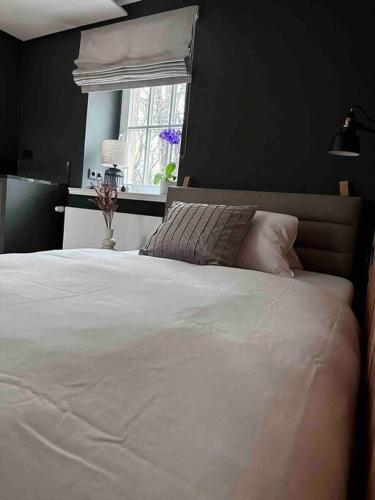 Postel nebo postele na pokoji v ubytování Premium Apartment mit Domblick im DG