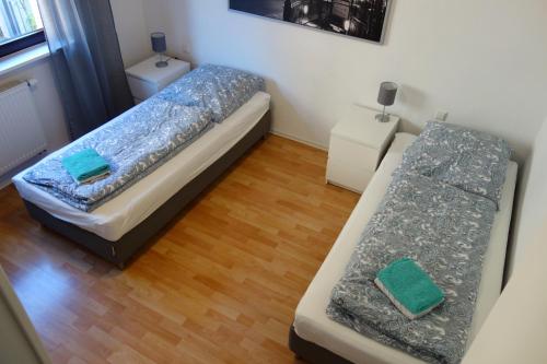 Cama o camas de una habitación en Geräumige Ferienwohnung in ruhiger Lage