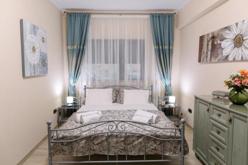 a bedroom with a bed and a window with blue curtains at Apartament Premium Borealis in Timişoara