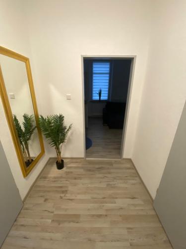 a hallway leading to a room with a hallway at Gemütliches Apartment mit Kamin in Oldenburg